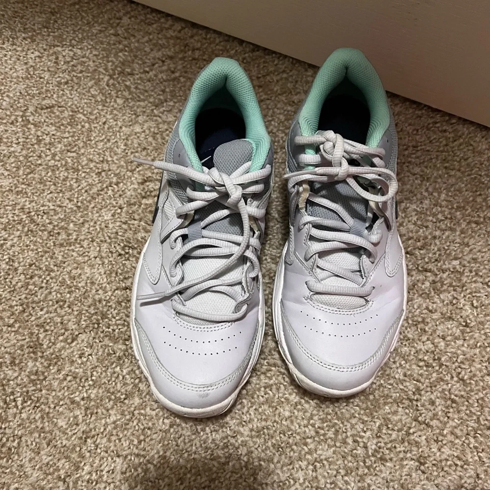 NIKE SNEAKERS!!! - Picture 3 of 4